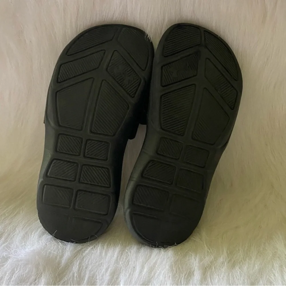Under Armour Shoes‎ Sandal’s Size 2Y Black Slides Slip On